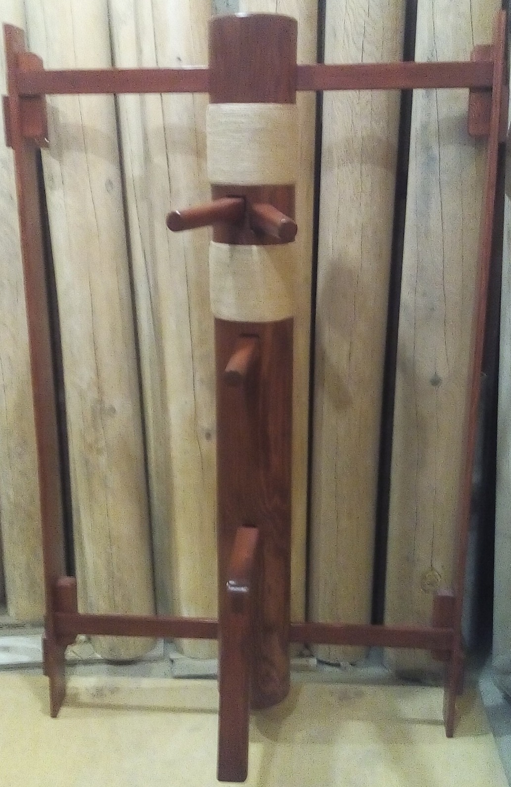 рама манекена вин чун к стене